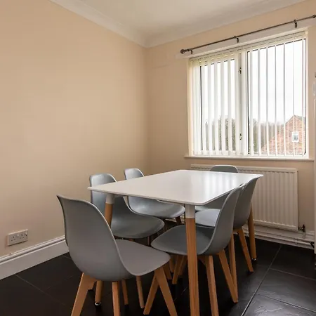 3 Bed Apartment - Perfect For Contractors Near Liverpool Airport Hale  Exterior photo