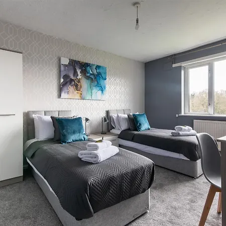 3 Bed Apartment - Perfect For Contractors Near Liverpool Airport Hale  Exterior photo