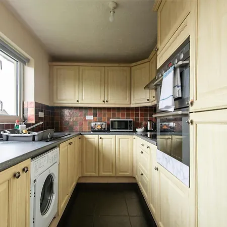 3 Bed Apartment - Perfect For Contractors Near Liverpool Airport Hale  Exterior photo