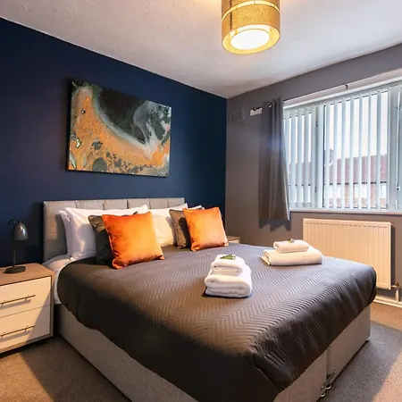 3 Bed Apartment - Perfect For Contractors Near Liverpool Airport Hale  Exterior photo