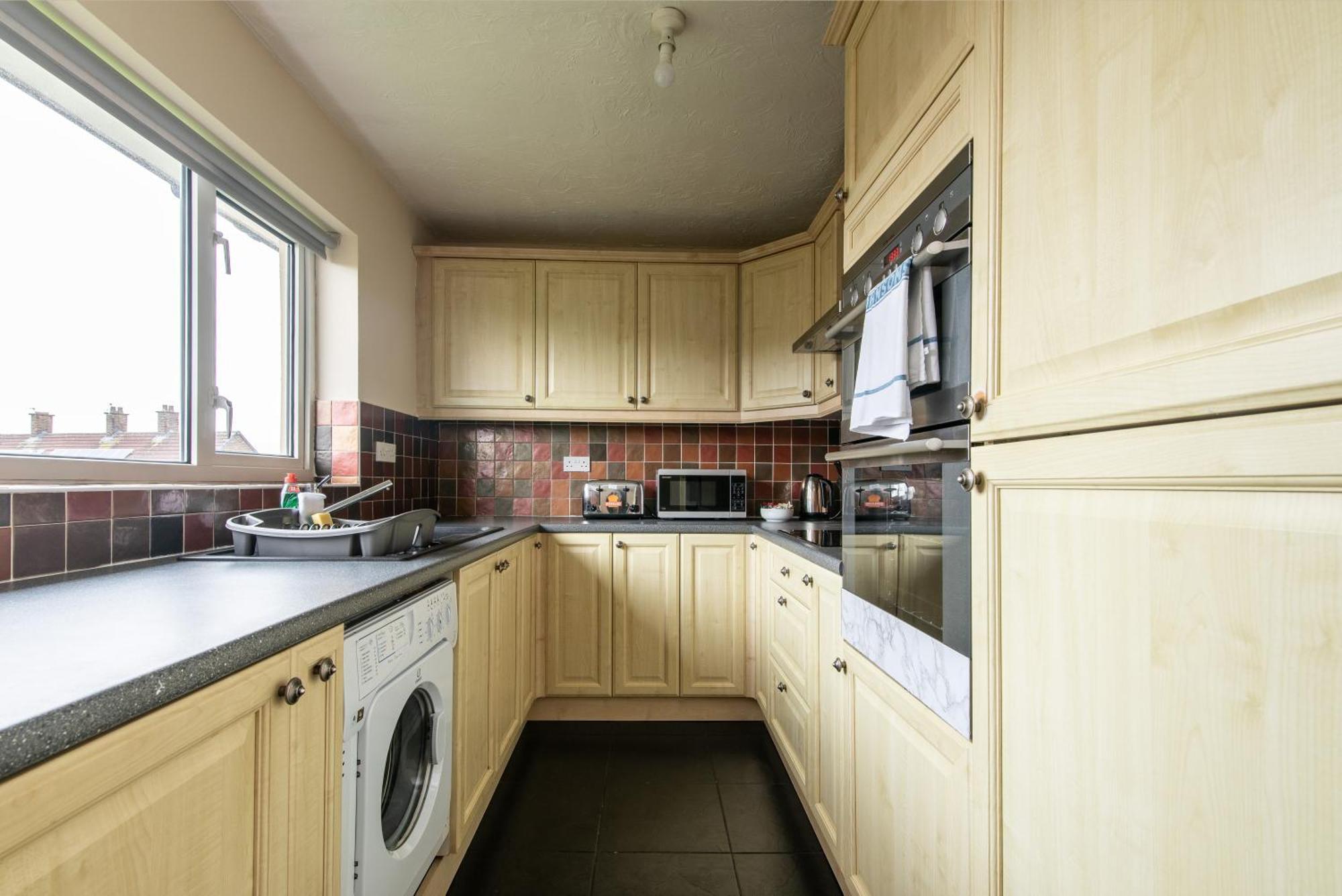 3 Bed - Perfect For Contractors Near Liverpool Airport Hale (Merseyside)