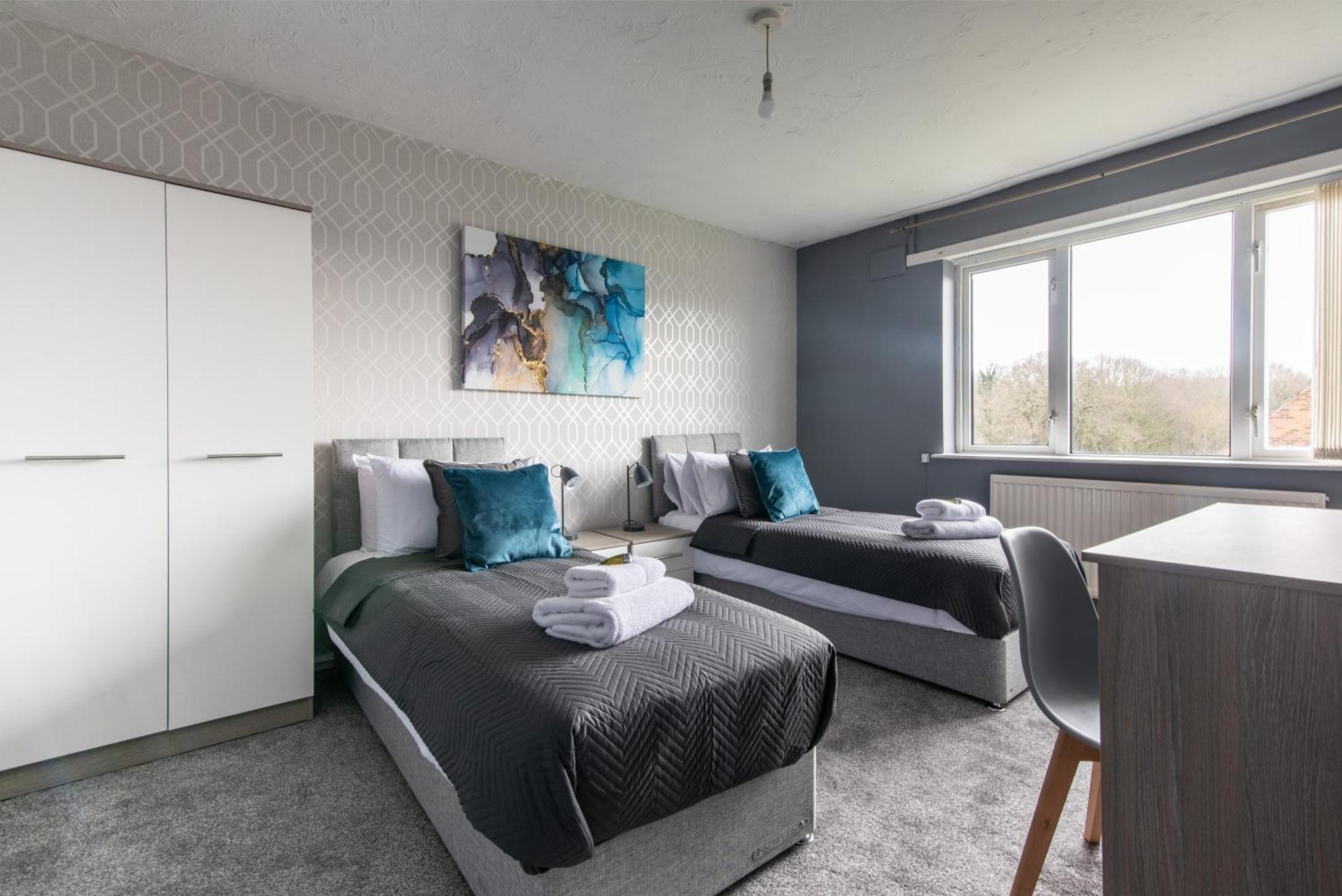 3 Bed - Perfect For Contractors Near Liverpool Airport *